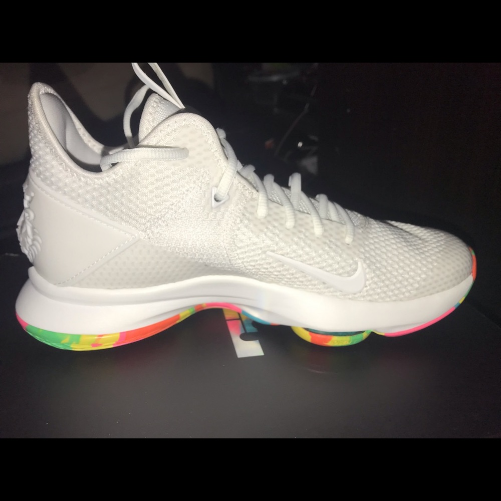 LeBron’s lv size 9 new.